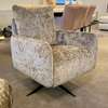 DN Design Yara draaifauteuil met voetenbank - Vooraanzicht