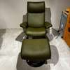 Afbeeldingen van Stressless Aura relaxfauteuil met poef