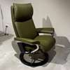 Afbeeldingen van Stressless Aura relaxfauteuil met poef