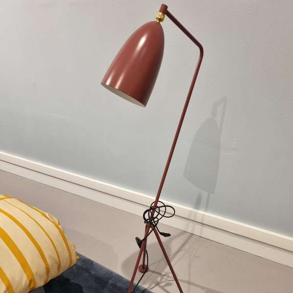 Gubi Gräshoppa vloerlamp - Showroom