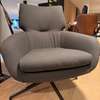 Leolux Lloyd fauteuil met poef - Details