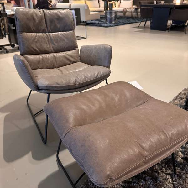 KFF Arva fauteuil met poef - Showroom