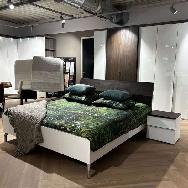 Nolte Concept Me bed - 180x200 met kledingkast en nachtkastjes