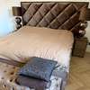 Afbeeldingen van Private Label Valentino boxspring 200x210 met nachtkastjes en poef