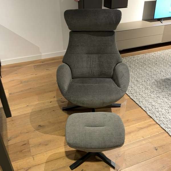 Conform Globe relaxfauteuil met hocker - Showroom