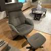 Conform Globe relaxfauteuil met hocker - Vooraanzicht