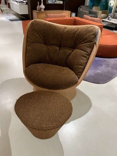 Afbeeldingen van Montis Fabian fauteuil met poef
