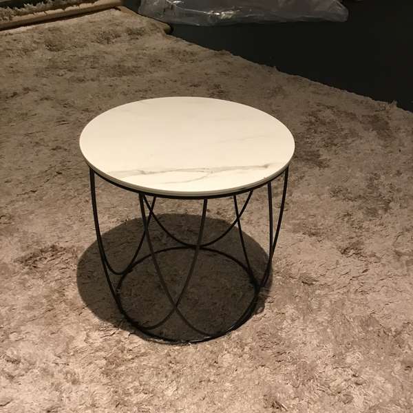 Rolf Benz 8770 bijzettafel