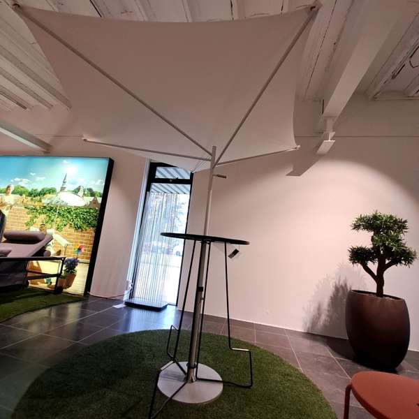 Extremis Tiki tuintafel met parasol  - Showroom