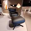 Montis George fauteuil met poef - Showroom