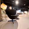 Montis George fauteuil met poef - Achter aanzicht