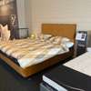 TEMPUR ARC Vertical bed - 180x210  - Zijaanzicht rechts