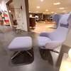 Vitra Grand Repos fauteuil met ottoman - Zijaanzicht rechts