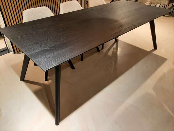 In.House Nemaro eettafel - 240x100 - Materiaal