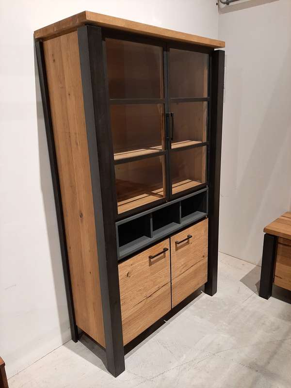 In.House Lucania vitrinekast - Materiaal