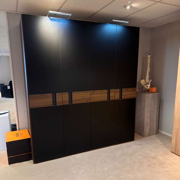 Rauch Draaideur 4-deurs 5B Decor kledingkast - Showroom