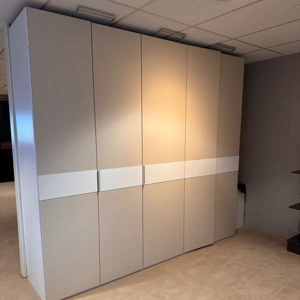 Rauch Draaideur 5-deurs kledingkast - Showroom