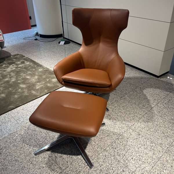 Leolux Caruzzo Plus fauteuil met Fine poef - Showroom