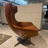 Leolux Caruzzo Plus fauteuil met Fine poef - Details