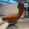 Leolux Caruzzo Plus fauteuil met Fine poef - Details