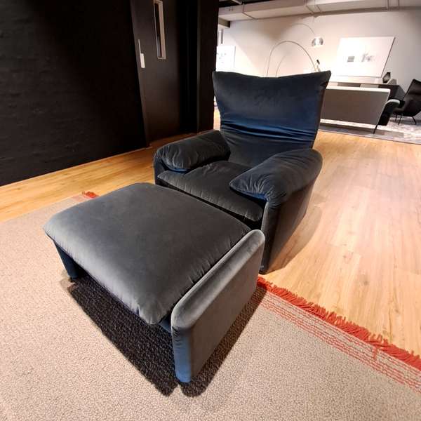 Cassina Maralunga fauteuil met poef - Showroom