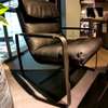 Leolux Indra Plus fauteuil met poef - Details