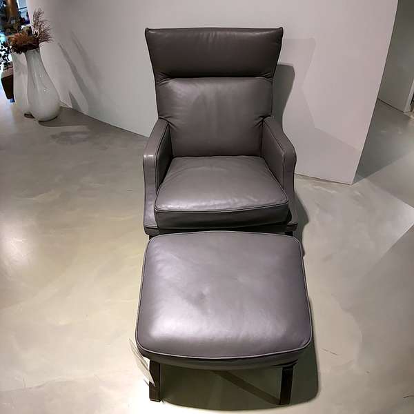 Natuzzi Clemmie fauteuil met hocker - Showroom