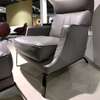 Natuzzi Clemmie fauteuil met hocker - Details