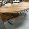 RT Design Klooster Aksel eettafel - Ø180 - Zijaanzicht rechts
