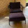 Wendelbo Aero fauteuil met poef - Zijaanzicht links