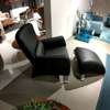 Rolf Benz 322 fauteuil met hocker - Vooraanzicht