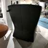 Rolf Benz 322 fauteuil met hocker - Achter aanzicht