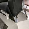 Rolf Benz 322 fauteuil met hocker - Details