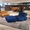 Cassina Soriana armchair met ottoman - Vooraanzicht