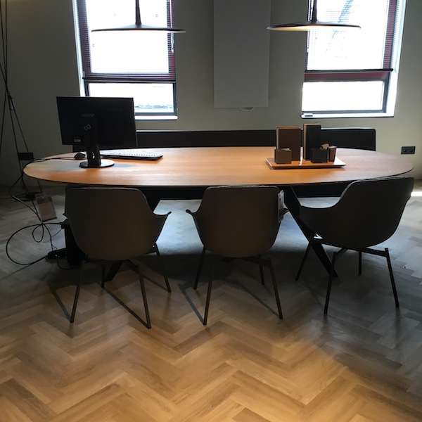 Willisau Oval eettafel - 260x120 - Showroom