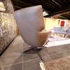 Leolux Lloyd Plus fauteuil met poef - Boven aanzicht
