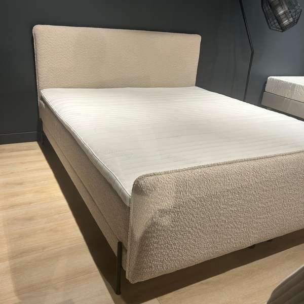 Eastborn Plum 180x200 - Showroom