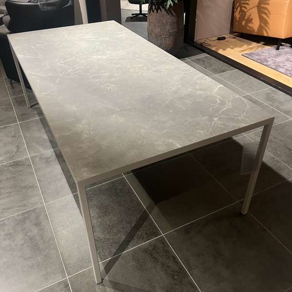 Metaform S-30 eettafel - 220x105 - Showroom