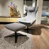 Leolux Caruzzo Plus fauteuil met poef - Showroom