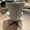 Leolux Caruzzo Plus fauteuil met poef - Achter aanzicht