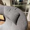 Leolux Caruzzo Plus fauteuil met poef - Details