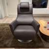 FSM FM-135/111 Stand-Up fauteuil met nekkussen - Showroom
