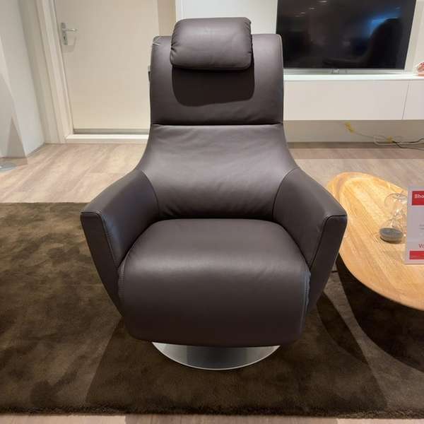 FSM FM-135/111 Stand-Up fauteuil met nekkussen - Showroom