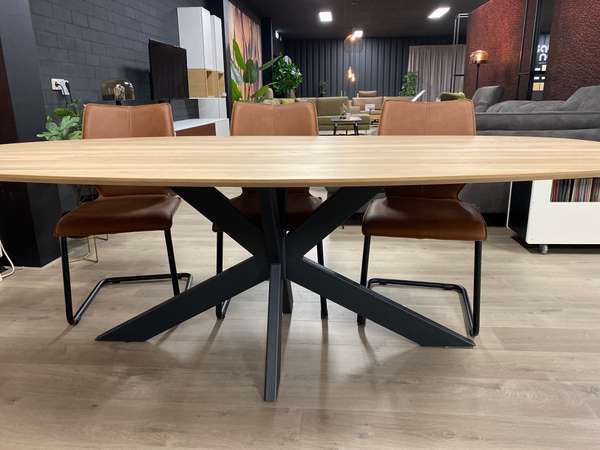 Yvo eettafel - 240x110