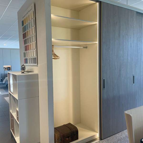 Raffito Loft kledingkast met schuifdeuren - Showroom