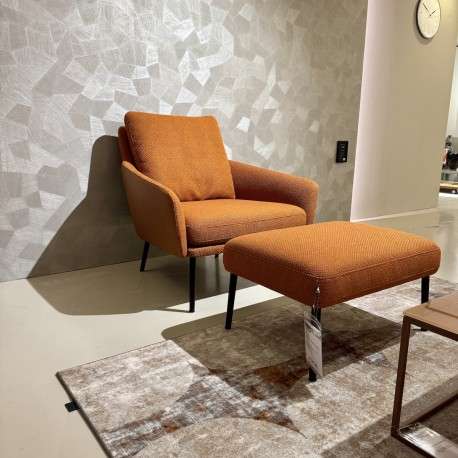 Rolf Benz Jon fauteuil met poef - Showroom