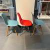 Vitra Eames Plastic Chairs (set van 3 ) - Details