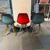 Vitra Eames Plastic Chairs (set van 3 ) - Details