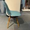 Vitra Eames Plastic Chairs (set van 3 ) - Details