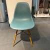 Vitra Eames Plastic Chairs (set van 3 ) - Details